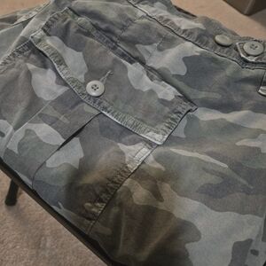 American Eagle Outfitters Camouflage Cropped Pants